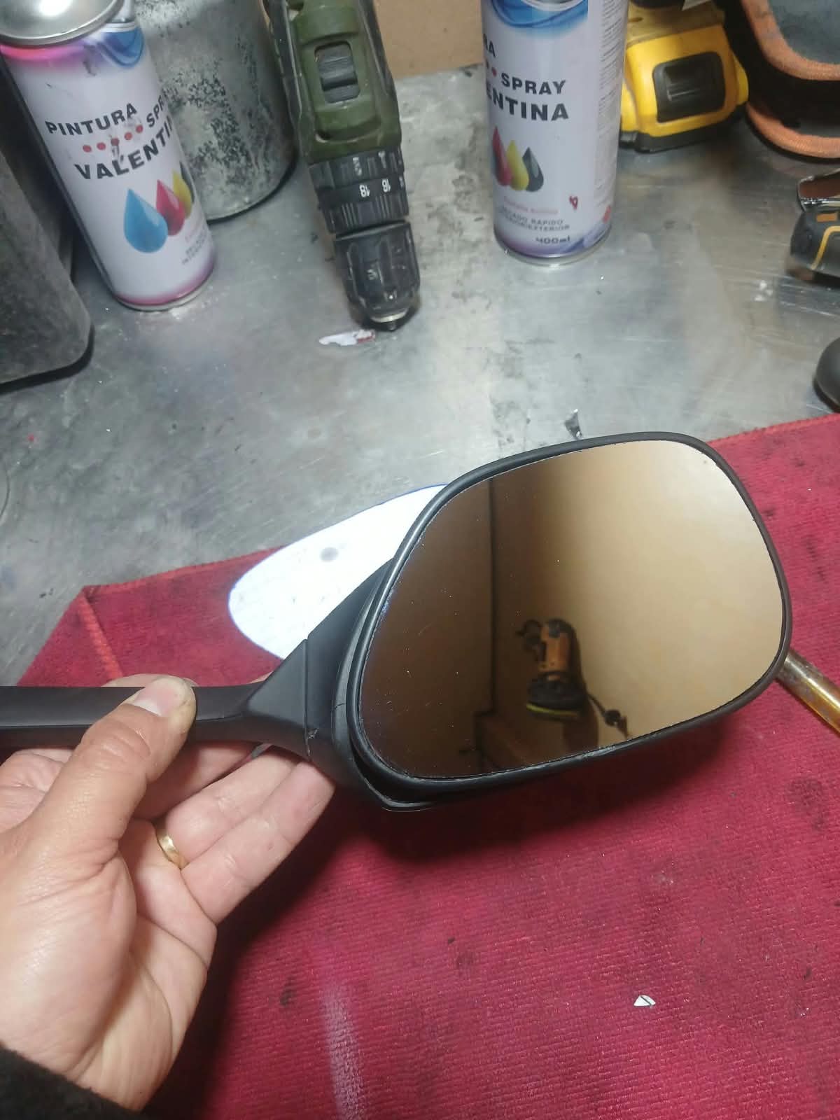Vidrio de espejo retrovisor nuevo instalado - después